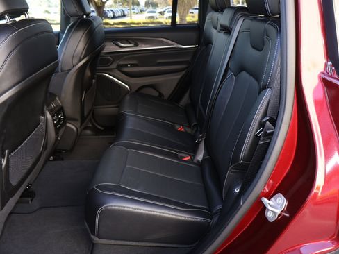 Used 2023 Jeep Grand Cherokee Overland image 17