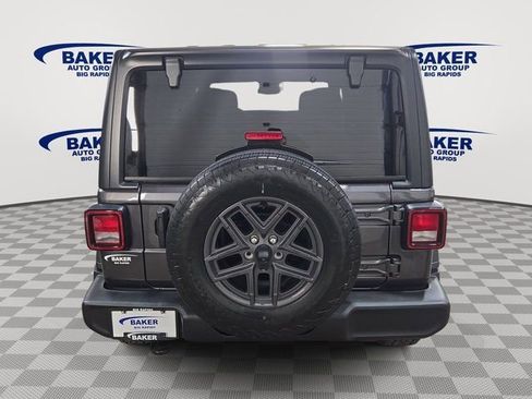 Used 2024 Jeep Wrangler Unlimited Sport AWD/4WD image 4