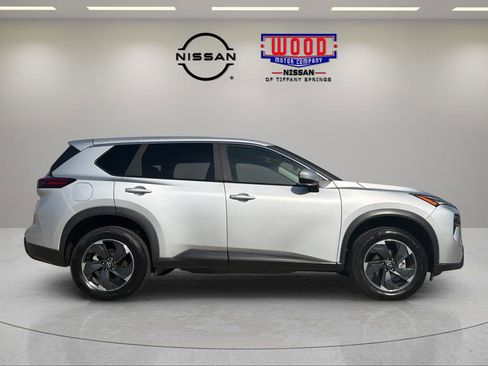 Certified 2025 Nissan Rogue SV image 2