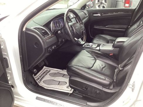 Used 2019 Chrysler 300 Limited image 5