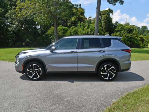 Used 2024 Mitsubishi Outlander SE Black Edition AWD/4WD image 2