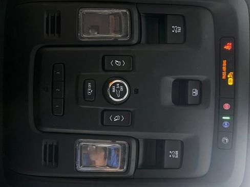 Used 2021 Chevrolet Tahoe Z71 w/ Z71 Off-Road Package AWD/4WD image 27