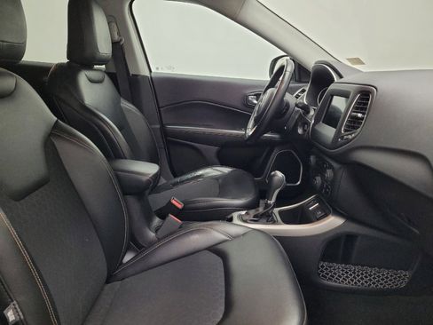 Used 2018 Jeep Compass Latitude w/ Popular Equipment Group FWD image 21