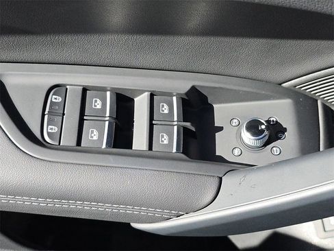 Certified 2025 Audi Q5 2.0T Premium Plus w/ Premium Plus Package image 19