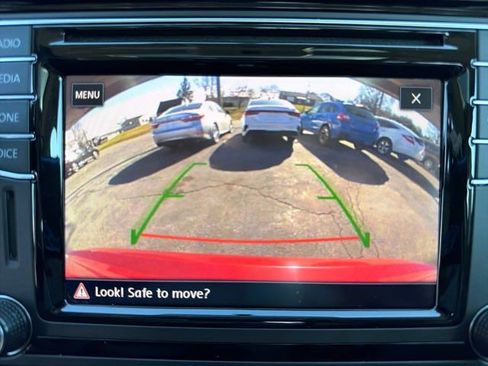 Used 2018 Volkswagen Passat 2.0T SE image 36