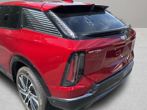 Certified 2025 Cadillac Optiq Sport 2 w/ LPO, Floor Liner Package AWD/4WD image 12