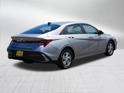 Certified 2026 Hyundai Elantra SE FWD image 7