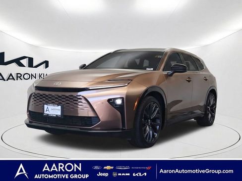 Used 2025 Toyota Crown Signia w/ Advanced Technology Package AWD/4WD image 1