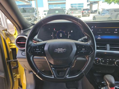 Used 2025 Chevrolet Trax RS w/ Sunroof Package FWD image 19