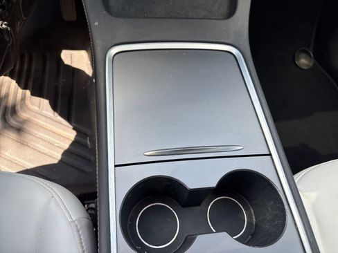 Used 2024 Tesla Model Y Long Range RWD image 4