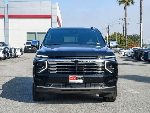 Used 2026 Chevrolet Suburban Premier RWD image 2