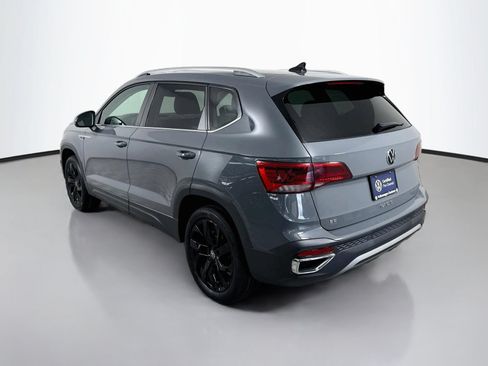 Certified 2023 Volkswagen Taos SE FWD image 3