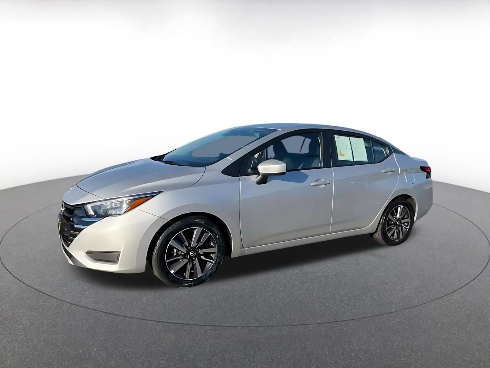 Used 2025 Nissan Versa SV FWD image 7