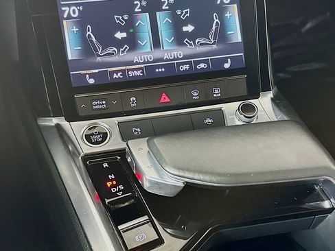 Used 2022 Audi e-tron Premium image 7