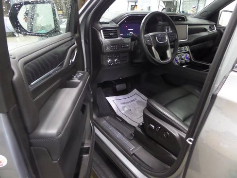 Used 2024 GMC Yukon XL Denali w/ Max Trailering Package AWD/4WD image 9