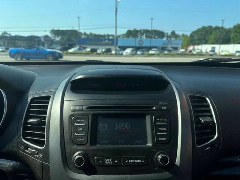 Used 2015 Kia Sorento LX AWD/4WD image 12