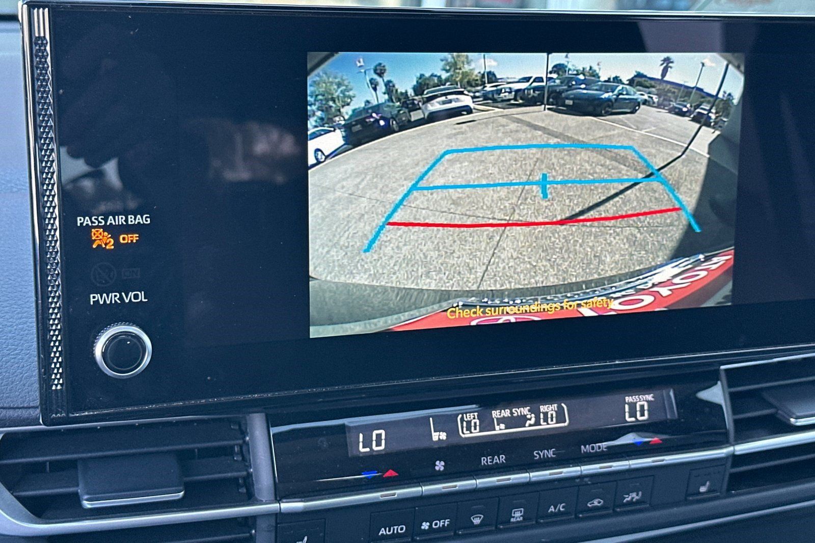 Used 2026 Toyota Sienna XLE FWD image 18