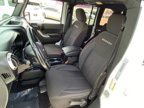 Used 2017 Jeep Wrangler Unlimited Sahara AWD/4WD image 29