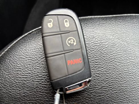 Used 2025 Jeep Compass Limited AWD/4WD image 18