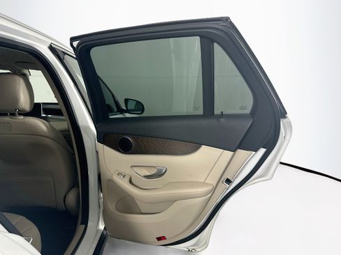 Used 2019 Mercedes-Benz GLC 300 4MATIC image 30