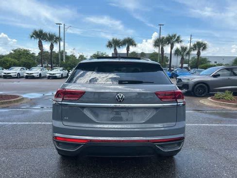 Used 2021 Volkswagen Atlas Cross Sport SE w/ Panoramic Sunroof Package FWD image 6