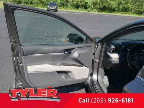 Used 2021 Toyota Camry LE FWD image 18