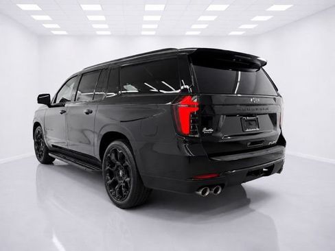 Used 2026 Chevrolet Suburban RST AWD/4WD image 6