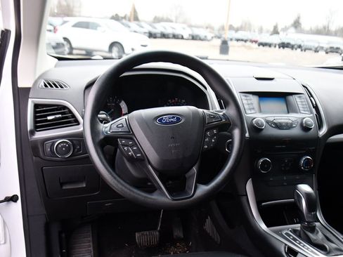 Used 2016 Ford Edge SE image 12