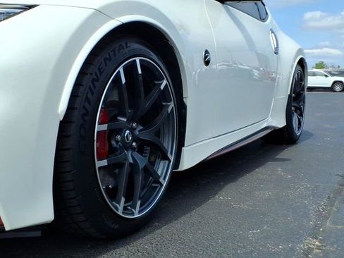 Used 2015 Nissan 370Z NISMO RWD image 32