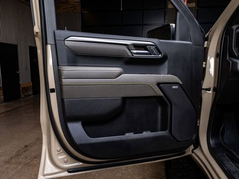 Used 2022 Chevrolet Silverado 1500 ZR2 w/ Technology Package image 35