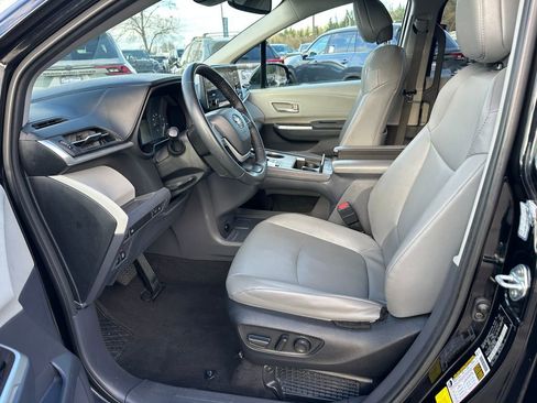 Certified 2023 Toyota Sienna XLE image 14