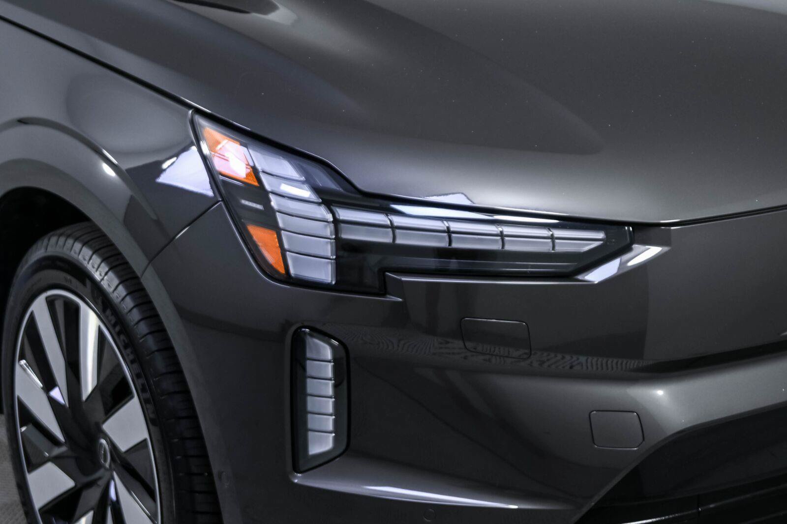 Certified 2025 Volvo EX90 Ultra AWD/4WD image 36