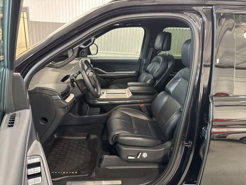 Used 2025 Lincoln Navigator Reserve w/ Jet Appearance Package image 10