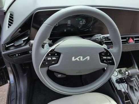 New 2026 Kia Niro EX FWD image 11