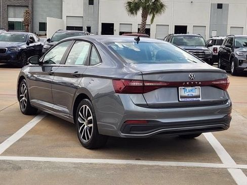 Used 2025 Volkswagen Jetta SE FWD image 5