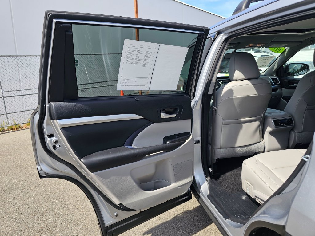 Used 2016 Toyota Highlander XLE AWD/4WD image 15
