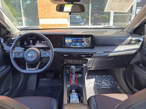 Used 2025 Nissan Kicks SR FWD image 11