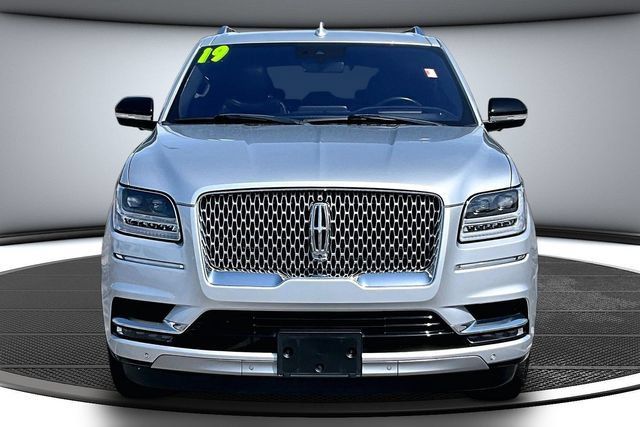 Used 2019 Lincoln Navigator Reserve AWD/4WD image 2