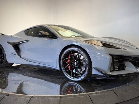 Used 2024 Chevrolet Corvette Z06 w/ Z07 Performance Package RWD image 18