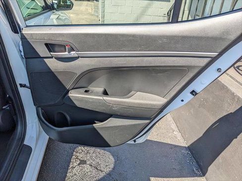 Used 2020 Hyundai Elantra SE w/ Cargo Package (C1) FWD image 17