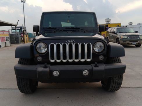 Used 2015 Jeep Wrangler Unlimited Sport w/ Connectivity Group AWD/4WD image 4