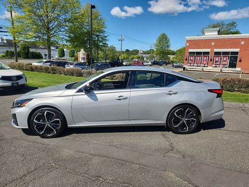 Used 2023 Nissan Altima 2.5 SR FWD image 8