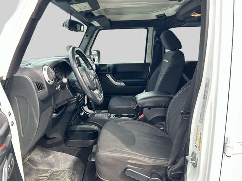 Used 2015 Jeep Wrangler Unlimited Sahara w/ Connectivity Group image 12