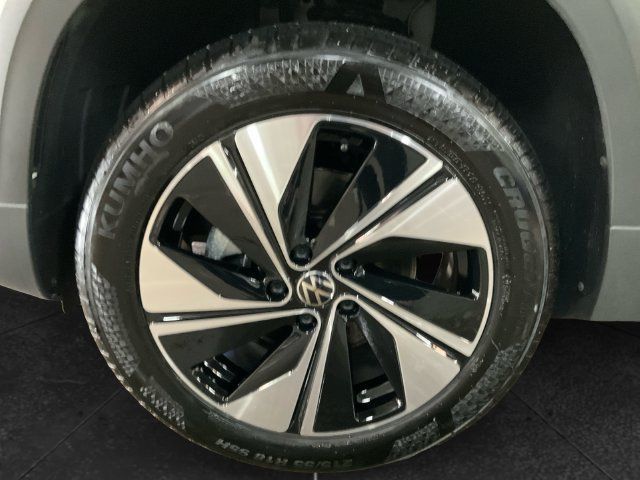 Used 2026 Volkswagen Taos SE AWD/4WD image 9