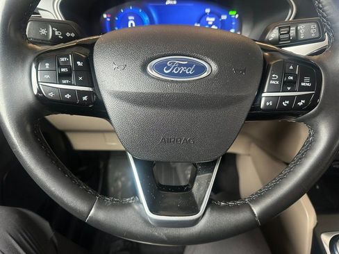 Used 2022 Ford Escape SEL w/ Technology Package image 3