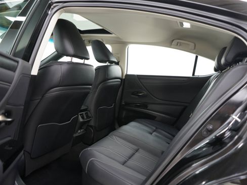 Used 2025 Lexus ES 300h FWD image 17