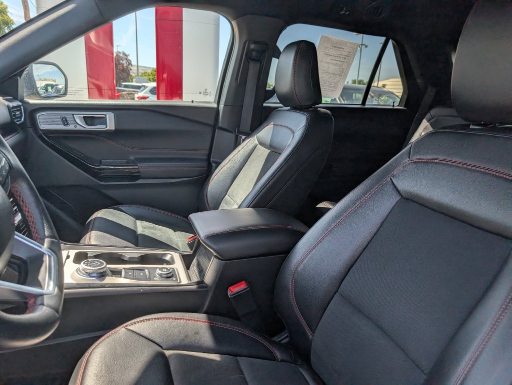 Used 2024 Ford Explorer ST-Line w/ Class IV Trailer Tow Package AWD/4WD image 7