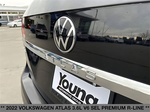 Used 2022 Volkswagen Atlas SEL Premium image 12