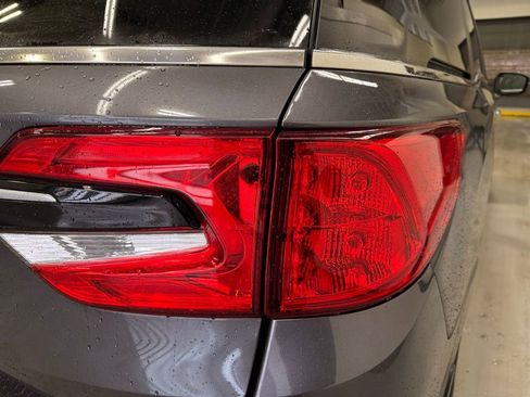 Used 2023 Honda Odyssey Touring image 5