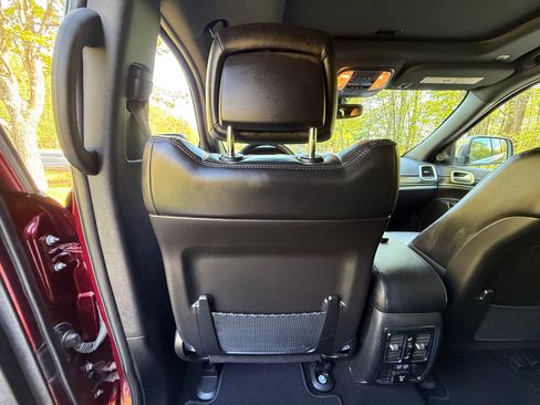 Used 2021 Jeep Grand Cherokee Limited image 29